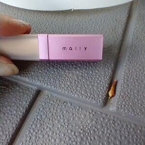 Mally makeup instant erase concealer medium.